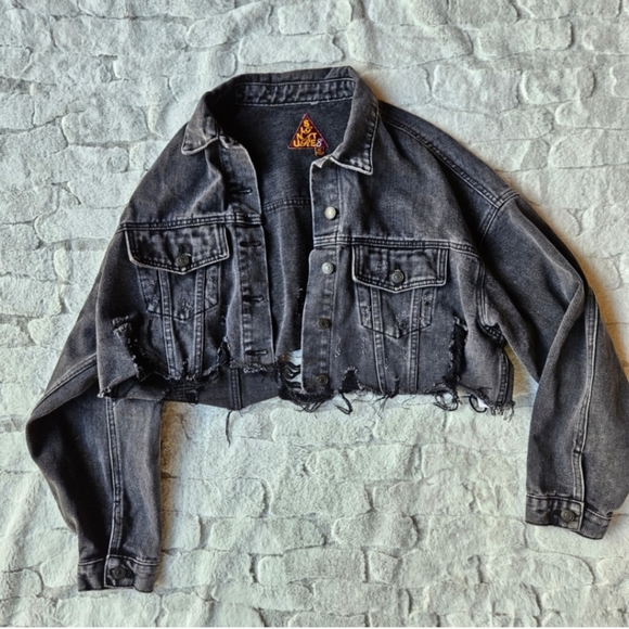 Signature8 Jackets & Blazers - Signature 8 Womens Size M/L Black Cropped Distressed Denim Jacket